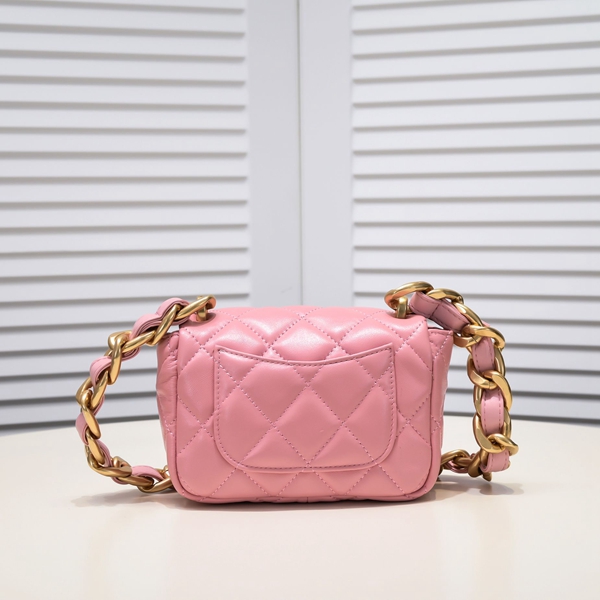 シャネルバッグ側面デザイン